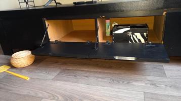 Zwarte tv kast 