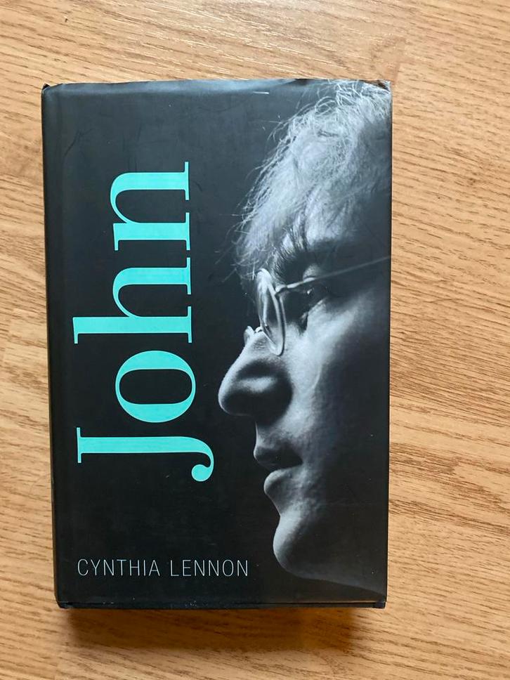 John Lennon - Cynthia Lennon, Boeken, Biografieën, Zo goed als nieuw, Film, Tv en Media, Ophalen of Verzenden