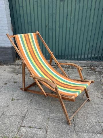 Vintage strandstoel beschikbaar voor biedingen