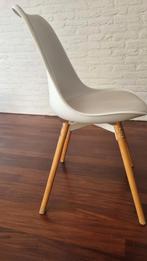 Witte design stoel met houten poten, Hout, Gebruikt, Wit, Design