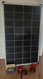 130 watt zonnepaneel met laadregelaar en aansluit kabels, Caravans en Kamperen, Ophalen, Zo goed als nieuw