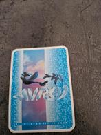 3373 AVRO sticker - Bij de AVRO zit je goed!, Ophalen of Verzenden, Gebruikt, Tv, Gebruiksvoorwerp