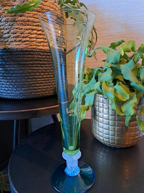 Uniek glas/ vaas op fraaie voet, Antiek en Kunst, Antiek | Glas en Kristal, Ophalen of Verzenden