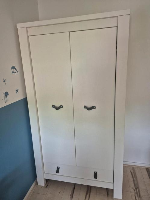 Complete Kinderkamer (Bedje, Commode, Kast) in goede staat, Kinderen en Baby's, Kinderkamer | Commodes en Kasten, Gebruikt, 90 tot 105 cm