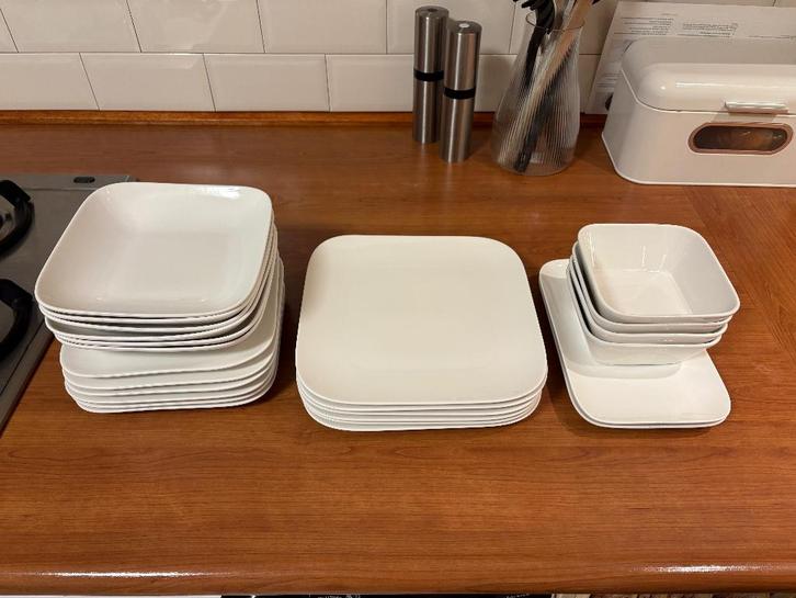 Servies Action wit, Huis en Inrichting, Keuken | Servies, Zo goed als nieuw, Compleet servies, Effen, Porselein, Ophalen