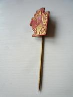 Rood Koper Speldje Yogi Bear Beer Speld, Ophalen of Verzenden, Zo goed als nieuw, Figuurtje, Speldje of Pin