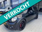 Mini Mini 1.6 One pano stoelverwarming 18inch black edition!, Auto's, Mini, Voorwielaandrijving, Euro 5, Stof, Gebruikt