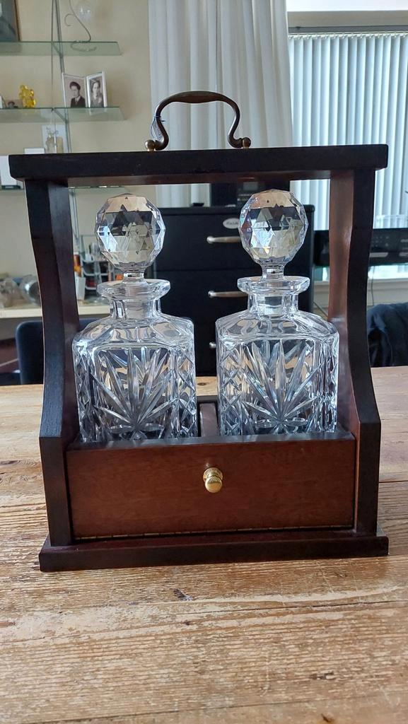 Prachtige Tantalus met 2 Karaffen, Antiek en Kunst, Antiek | Glas en Kristal, Ophalen of Verzenden