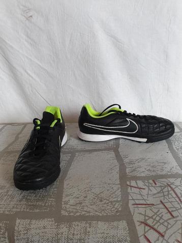 Stoere zwarte sportschoenen. Mt 36,5.Merk NIKE beschikbaar voor biedingen