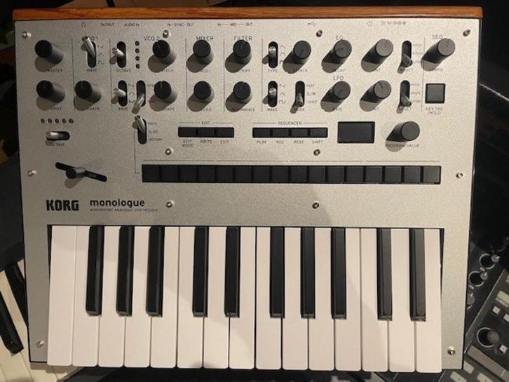 KORG Monologue Synthesizer nieuw staat met stofkap, Muziek en Instrumenten, Synthesizers, Zo goed als nieuw, Overige aantallen