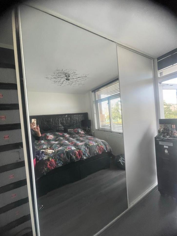 Scheidingswand (Skytta)/Kledingkast met spiegel - 250cm hoog, Huis en Inrichting, Kasten | Kledingkasten, Gebruikt, 200 cm of meer