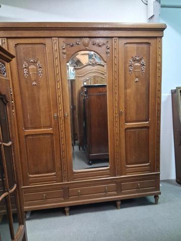 Antieke eiken linnenkast kleerkast met hang en leg  395,00 beschikbaar voor biedingen