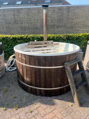 Hottub houtgestookt / 2e hands / interne kachel / uitverkoop beschikbaar voor biedingen