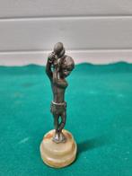 Beeldje van samba ballen op marmer voet, Ophalen of Verzenden