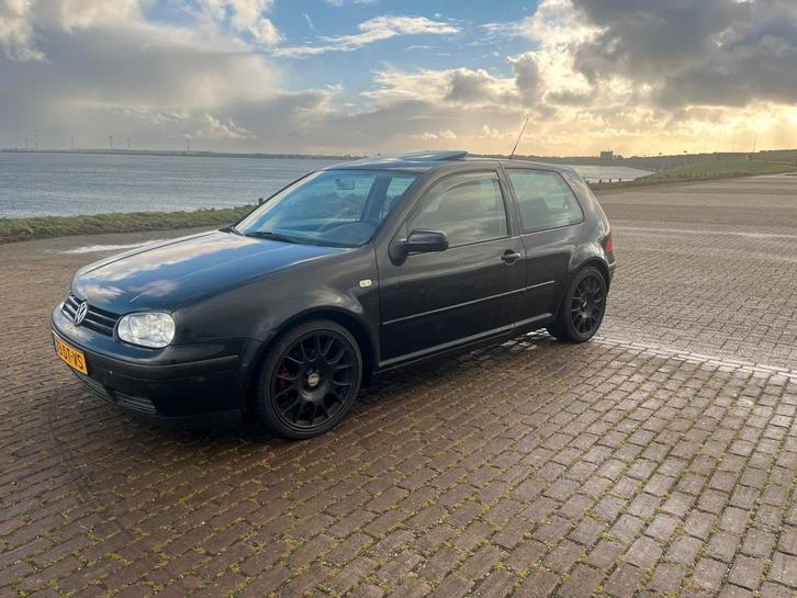 Volkswagen Golf 2.0 85KW 2000 Zwart, Auto's, Volkswagen, Particulier, Golf, Open dak, Panoramadak, Benzine, Hatchback, Handgeschakeld