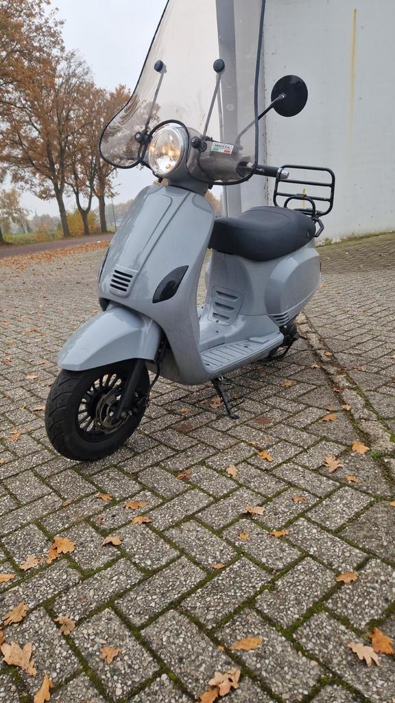 Mooie 80cc btc riva  scooter - Net onderhoud gehad!, Fietsen en Brommers, Brommeronderdelen | Scooters, Zo goed als nieuw, Overige merken