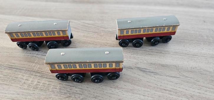 Thomas de trein hout Express wagonnen, Kinderen en Baby's, Speelgoed | Thomas de Trein, Zo goed als nieuw, Ophalen of Verzenden