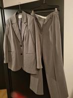 Prachtig pak van NA-KD Grijs, Maat 38/40 (M), NA-KD, Kostuum of Pak, Ophalen of Verzenden
