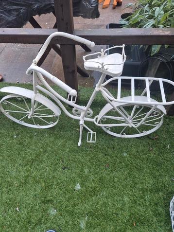 Decoratieve Metalen Fiets voor Tuin beschikbaar voor biedingen