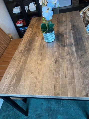 Industrieel eettafel en meer SPULLEN beschikbaar voor biedingen