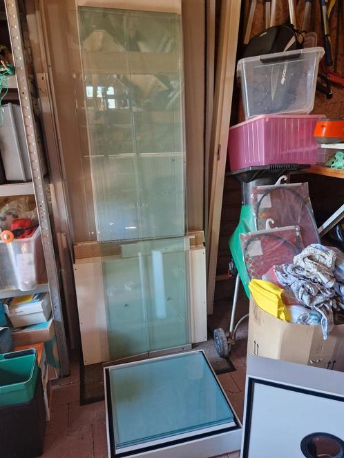Vitrinekast wieltjes 4 glazen planken, Huis en Inrichting, Kasten | Vitrinekasten, Gebruikt, 150 tot 200 cm, 50 tot 100 cm, 25 tot 50 cm
