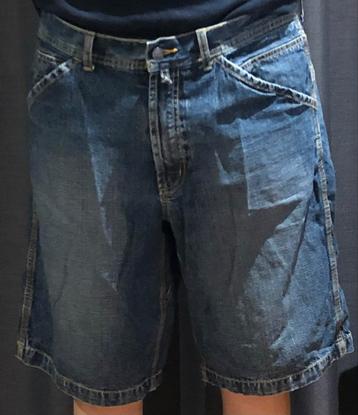 Korte Spijkerbroek beschikbaar voor biedingen