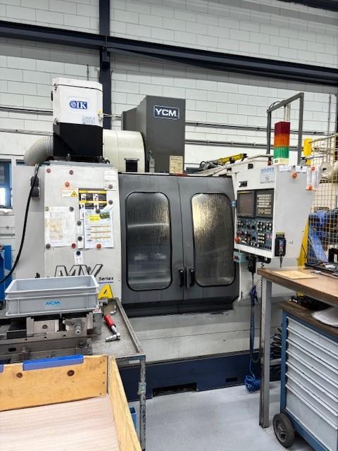 YCM 106MV 2005, Doe-het-zelf en Verbouw, Draaibanken, Gebruikt, Freesbank, 1000 mm of meer, Computergestuurd (Cnc), Ophalen