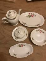 Servies Wawel 9 delig bloem motief met gouden rand, Antiek en Kunst, Ophalen