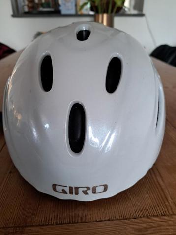 Nette dames skihelm Giro maat m beschikbaar voor biedingen