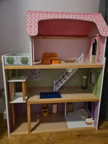 Prachtig poppenhuis 62x25x77 beschikbaar voor biedingen