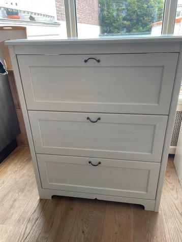 IKEA Hemnes 3 ladekast, 87,5L x 43,5D x 110H beschikbaar voor biedingen