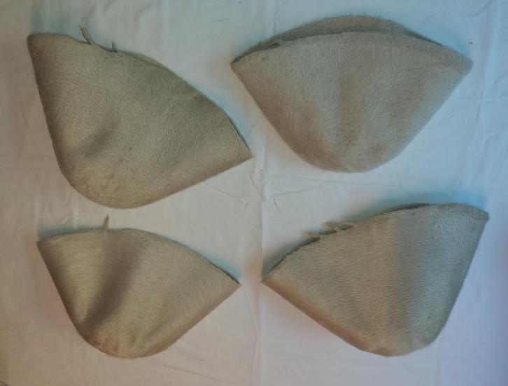 2 mooie kortharige nieuwe cloches hoeden maken cones (J), Hobby en Vrije tijd, Overige Hobby en Vrije tijd, Nieuw, Ophalen of Verzenden