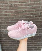 Nike Air Max 1 Suede Prism Pink, Kleding | Dames, Schoenen, Overige kleuren, Nike, Ophalen of Verzenden, Sneakers of Gympen