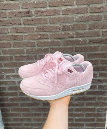 Nike Air Max 1 Suede Prism Pink beschikbaar voor biedingen