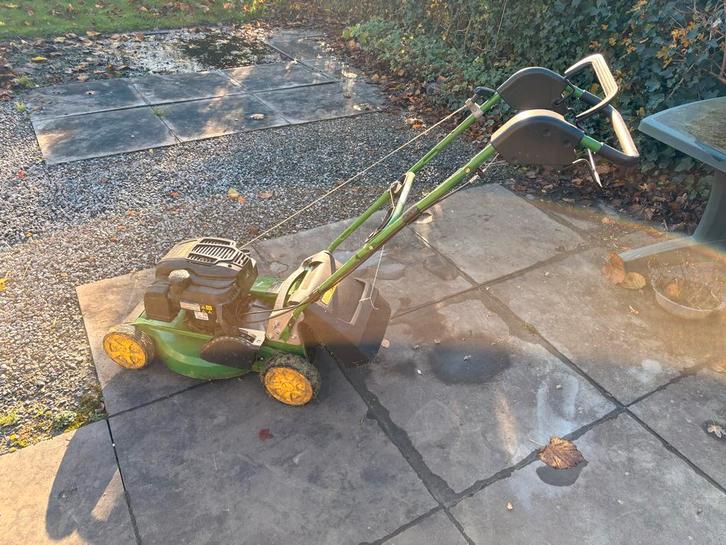 Weinig gebruikte John Deere grasmaaier, Tuin en Terras, Grasmaaiers, Zo goed als nieuw, Benzine-grasmaaier, 40 t/m 49 cm, Cirkelmaaier