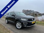 Volkswagen T-Roc 1.5 TSI Sport Virtual Cockpit / Camera / Tr, Auto's, Stof, 4 cilinders, 150 pk, Zwart