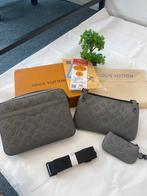 Louis vuitton trio messenger bag Anthracite Grey gloednieuw, Sieraden, Tassen en Uiterlijk, Tassen | Schoudertassen, Overige merken