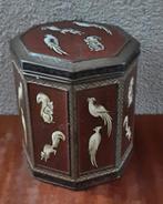 Vintage 8-hoekig blik met afbeelding van vogels en eekhoorns, Ophalen of Verzenden, Gebruikt, Overige, Overige merken
