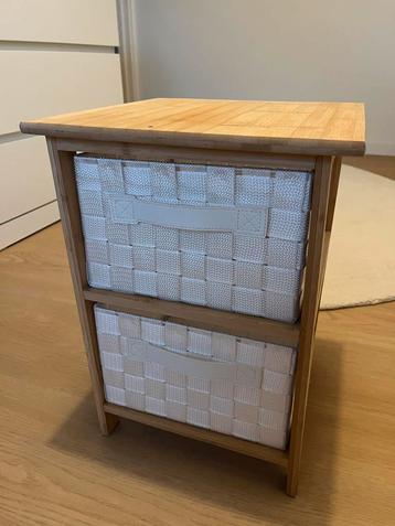 Nachtkastjes met mandjes - Zo goed als nieuw! beschikbaar voor biedingen
