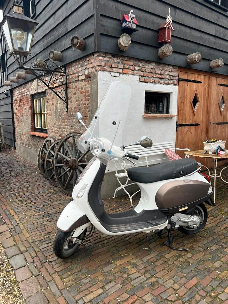 Vespa scooter, Fietsen en Brommers, Snorfietsen en Snorscooters, Zo goed als nieuw, Vespa, Benzine, Ophalen of Verzenden