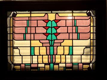 schitterend glas-in-lood raam in tuschinski stijl beschikbaar voor biedingen