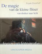 De magie van de kleine flitser - Frank Doorhof, Ophalen of Verzenden, Gelezen, Fotografen