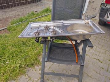 Gebruikte 3 pits gasstel met wasbak, electrische kraan(12v) beschikbaar voor biedingen