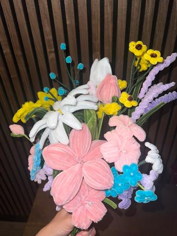 handgemaakte kunstbloemen beschikbaar voor biedingen