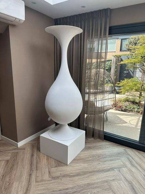 Lisa Vaas - Modern Design Aangenaam, Huis en Inrichting, Woonaccessoires | Vazen, Zo goed als nieuw, Wit, 75 cm of meer, Kunststof