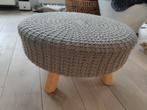 Grote gehaakte poef, Huis en Inrichting, Banken | Voetenbanken en Poefen, Gebruikt, Scandinavisch, Ophalen of Verzenden, Stof
