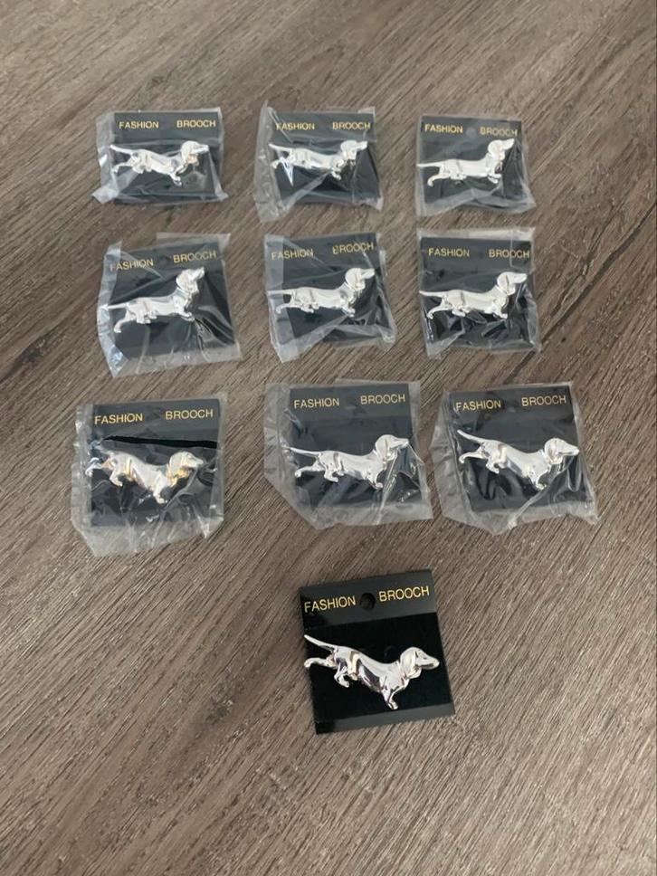 Partij 10 stuks teckels broches, Sieraden, Tassen en Uiterlijk, Broches, Nieuw, Overige materialen, Overige kleuren, Ophalen of Verzenden