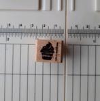 Stempel cats on appletrees cupcake toetje, Hobby en Vrije tijd, Stempelen, Ophalen of Verzenden, Zo goed als nieuw, Houten stempel