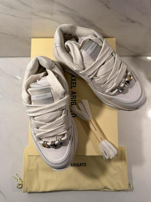 AXEL ARIGATO CATFISH LO WHITE/OFFWHITE (MAAT 37), Kleding | Dames, Schoenen, Zo goed als nieuw, Sneakers of Gympen, Wit, Ophalen