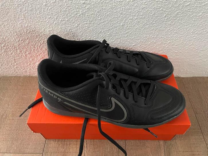 Nieuwe Nike zaalvoetbalschoenen - maat 40,5, Sport en Fitness, Voetbal, Nieuw, Schoenen, Maat L, Ophalen of Verzenden